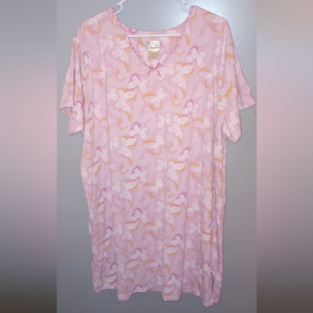 Woman Night Gown. Pink With Butterflies. Secret Treasures Brand. Size 2X/3X